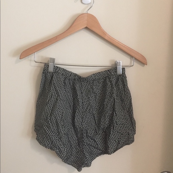 Flowy floral shorts - Picture 2 of 2